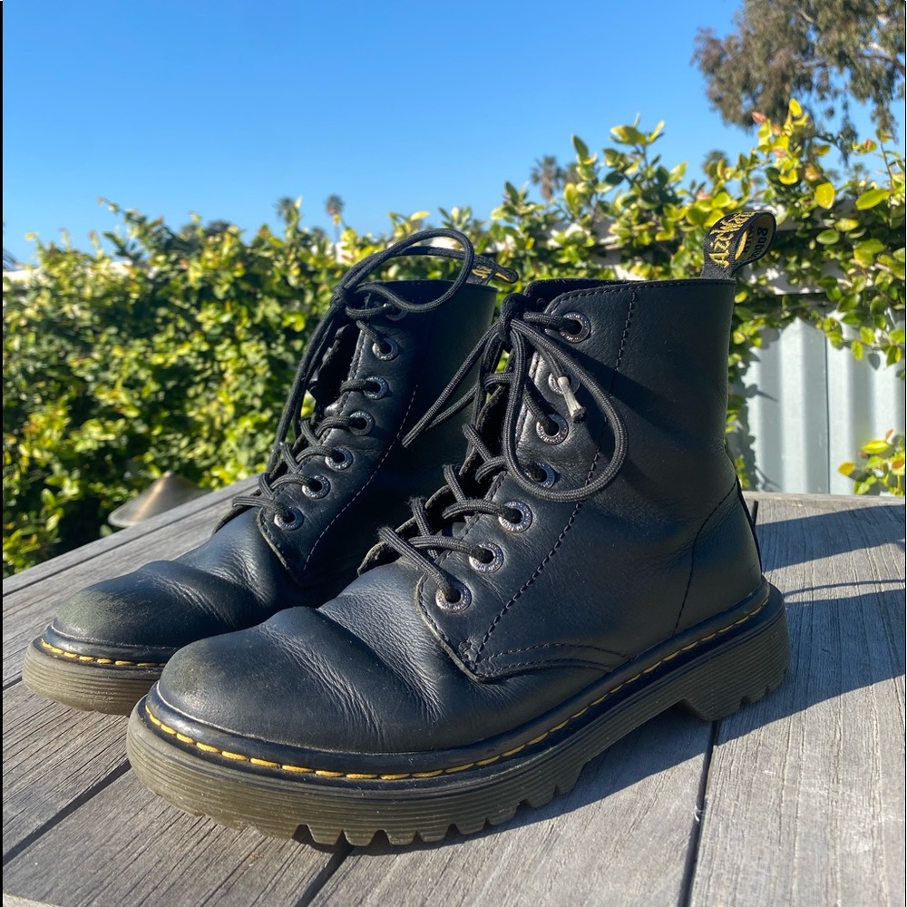 Size 6 Women Black Dr.Martens Boots!